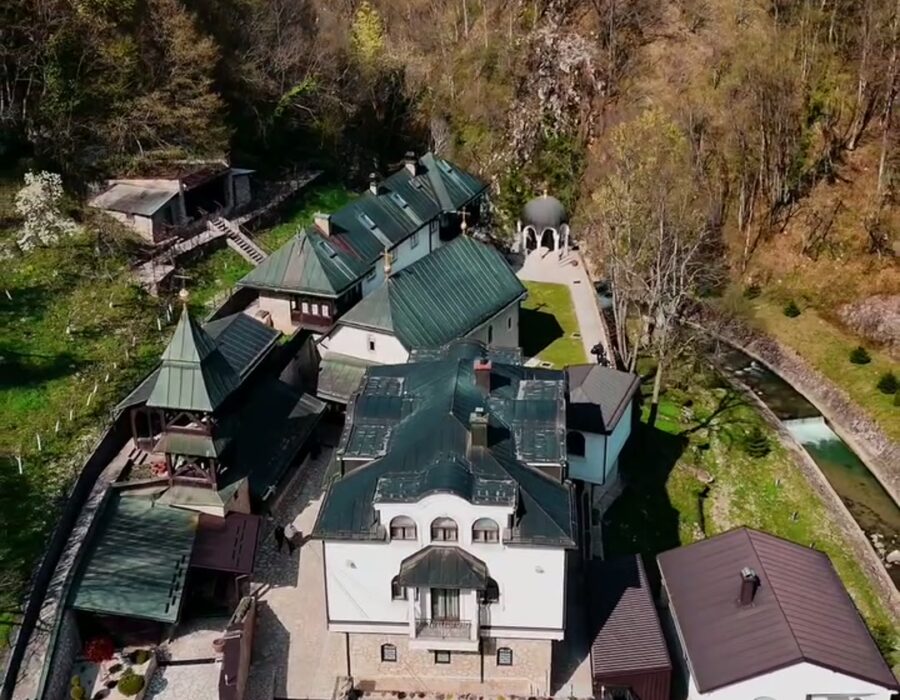 Manastir Lovnica snimljen dronom